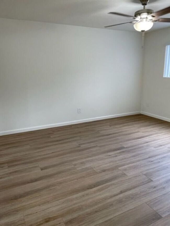 Building Photo - Beautiful 2 Bedroom Apartment in Whittier with Move in Special