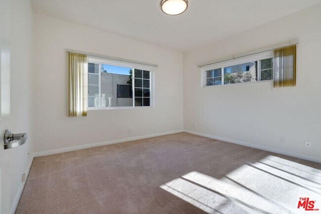 Building Photo - 1731 Corinth Ave