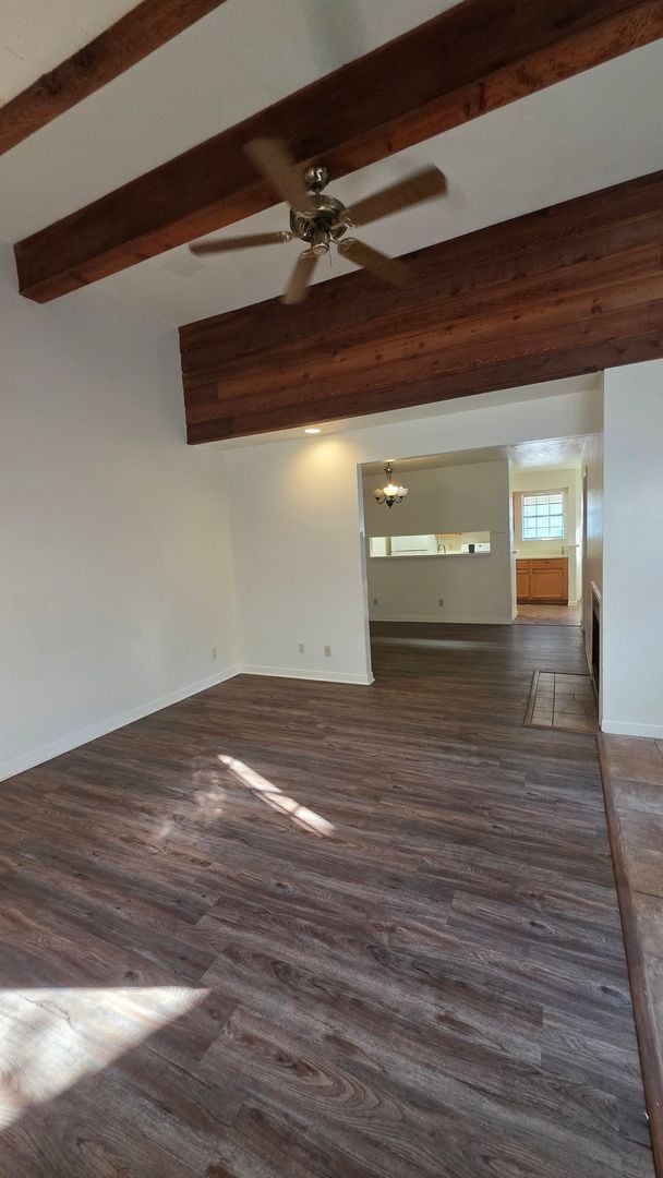 Building Photo - Comfortable 3 bedroom, 2 bath townhome AVA...