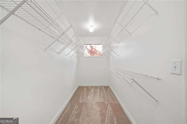 Building Photo - 1086 Pine Grove Ave NE