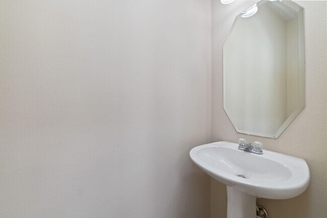 Building Photo - 14923 Tuttle Point Dr