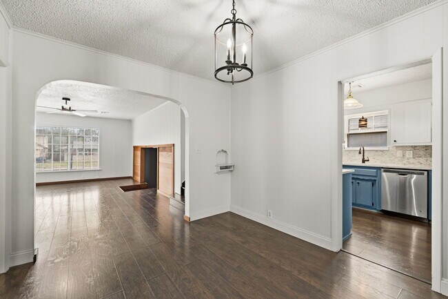 Building Photo - 1045 S Reno Ave