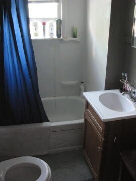 2nd flr bath - 921 N 4th St