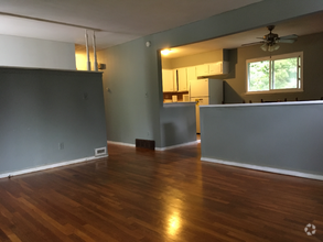 Building Photo - 467 Ballyclare Terrace