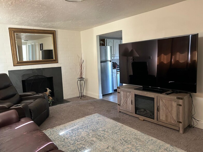 Building Photo - 2125 710 N