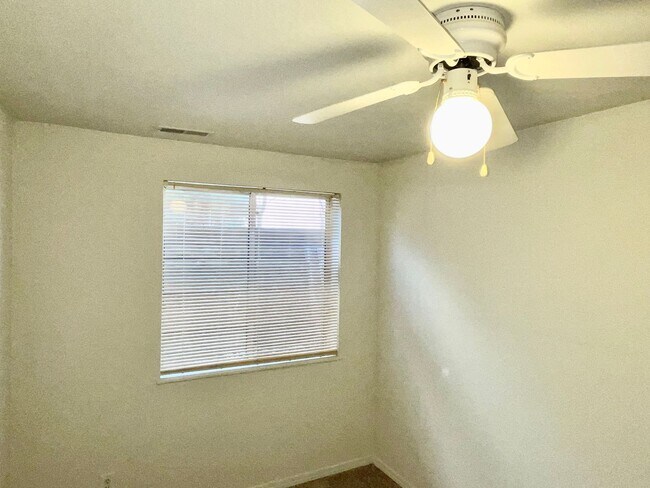 Building Photo - Fantastic Multi-Level Single Family Home i...