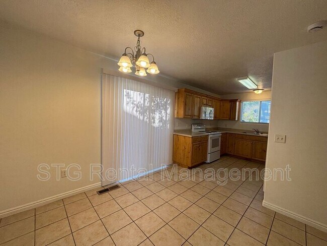 Building Photo - 2642 E 750 N