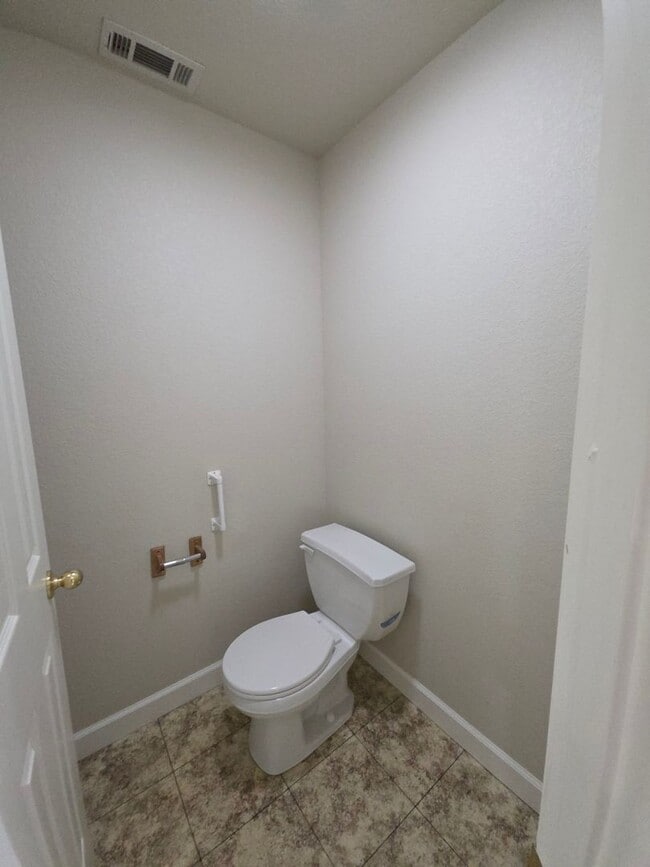 Building Photo - 2102 S Greenwich Ave