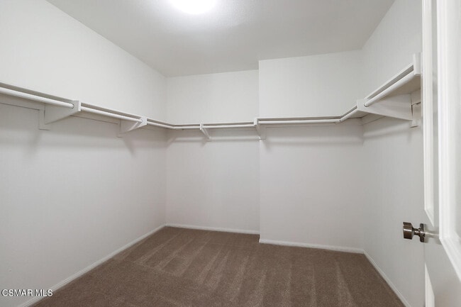 Building Photo - 270 Fox Hills Dr