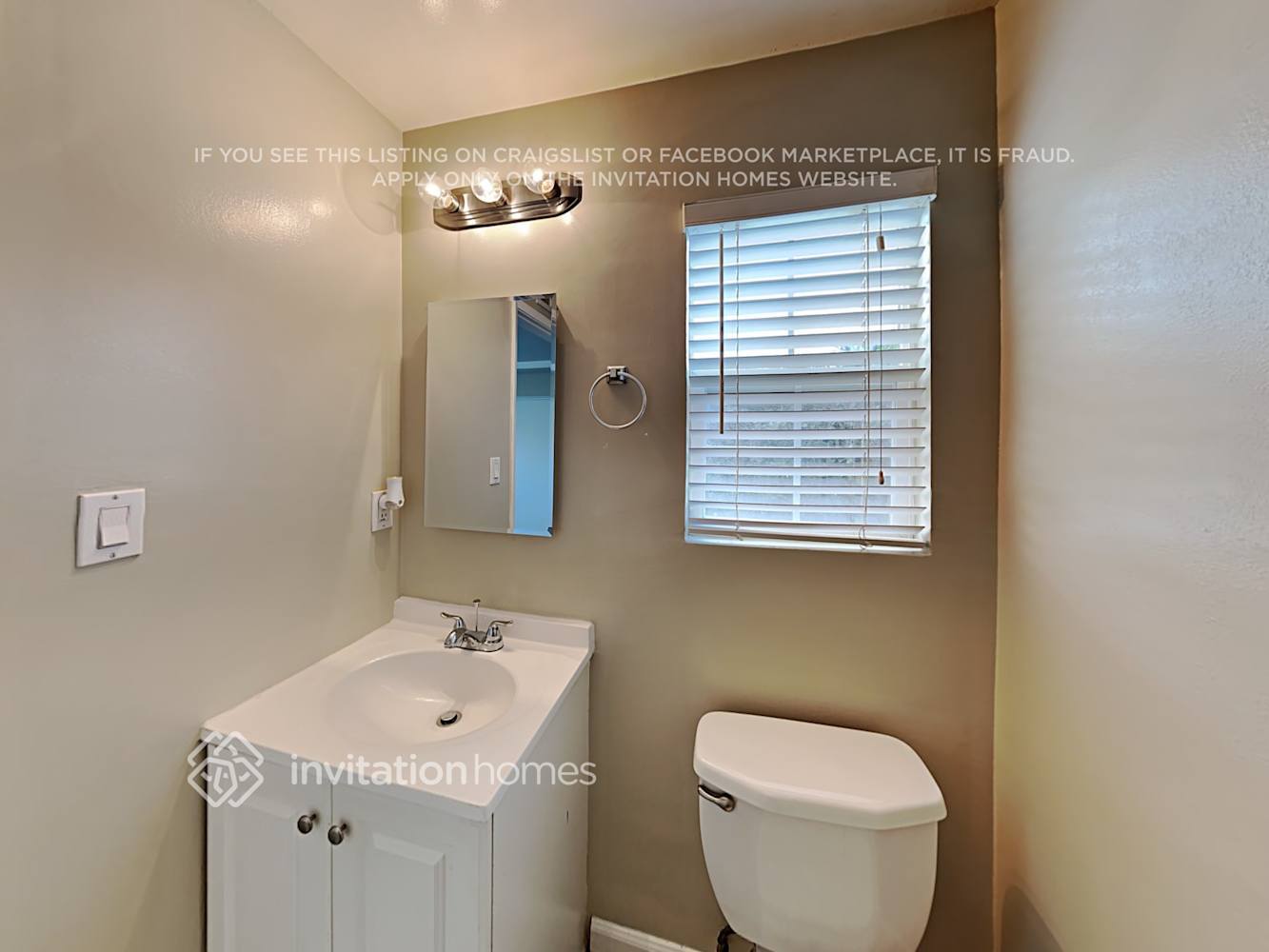 Building Photo - 8839 Quartz Ave