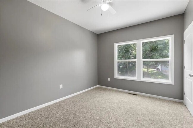 Building Photo - 135 Cedar Ct