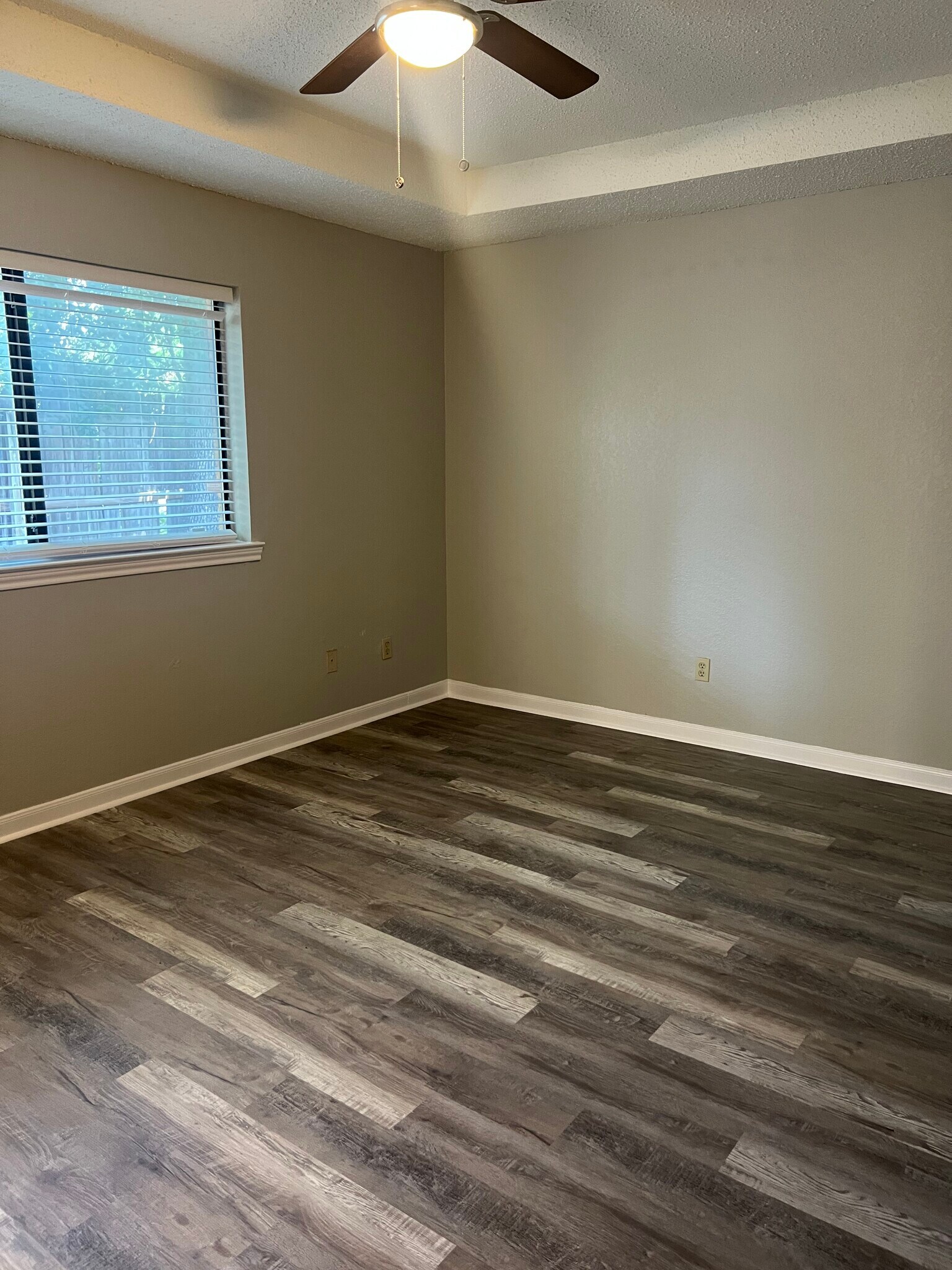 Master Bedroom - 1401 Lackey Ct