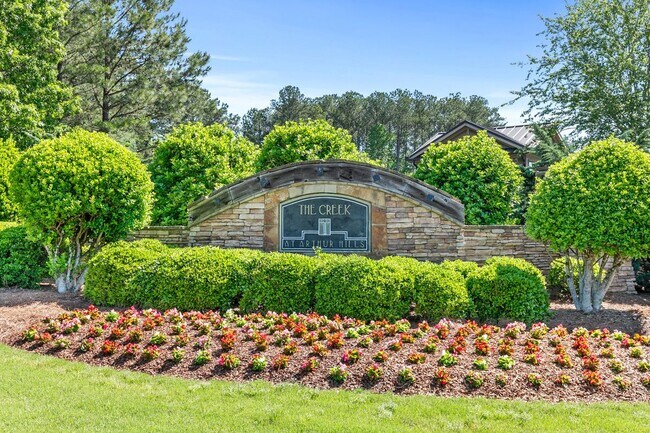 Building Photo - 411 Riverclub Rd