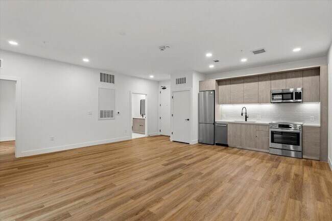 Building Photo - 4315 S Congress Ave