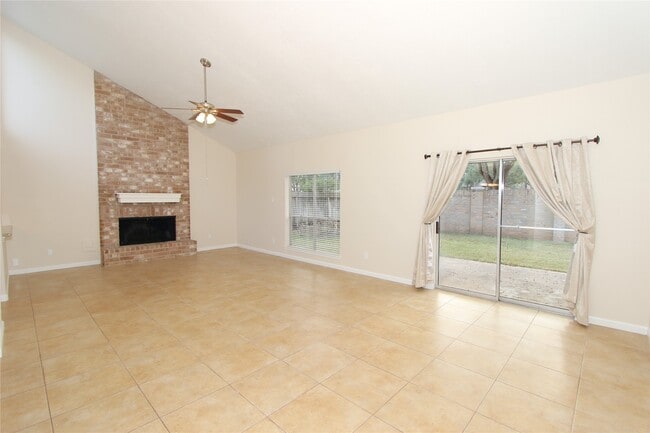 Building Photo - 2731 Colony Dr