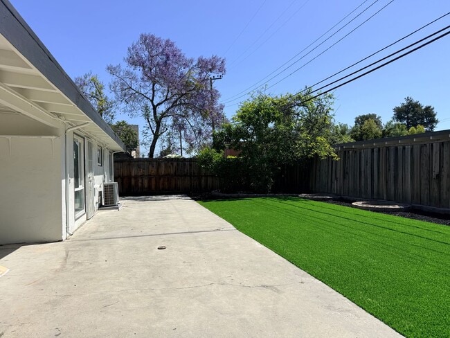 Building Photo - 2598 Dixon Dr