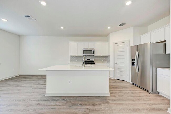 Building Photo - 2120 Ettalee Ct