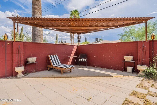 Building Photo - 3 Bedroom Brick Home