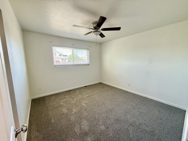 Building Photo - Comfortable 3 bedroom in convenient Hollister location