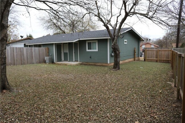 Building Photo - 1304 Falcon Cove