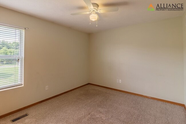 Building Photo - 500 Brookmont Dr