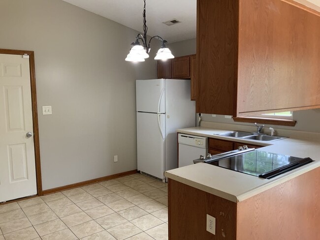 Building Photo - 3 Bedroom 2 Bath Home Located Between MCAS New River and MCB Camp LeJeune