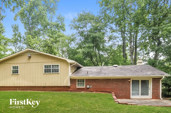 Building Photo - 860 Green Forest Dr
