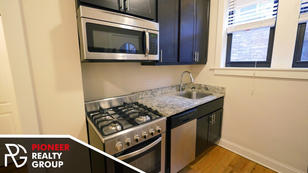 Building Photo - 4032 N Ashland Ave
