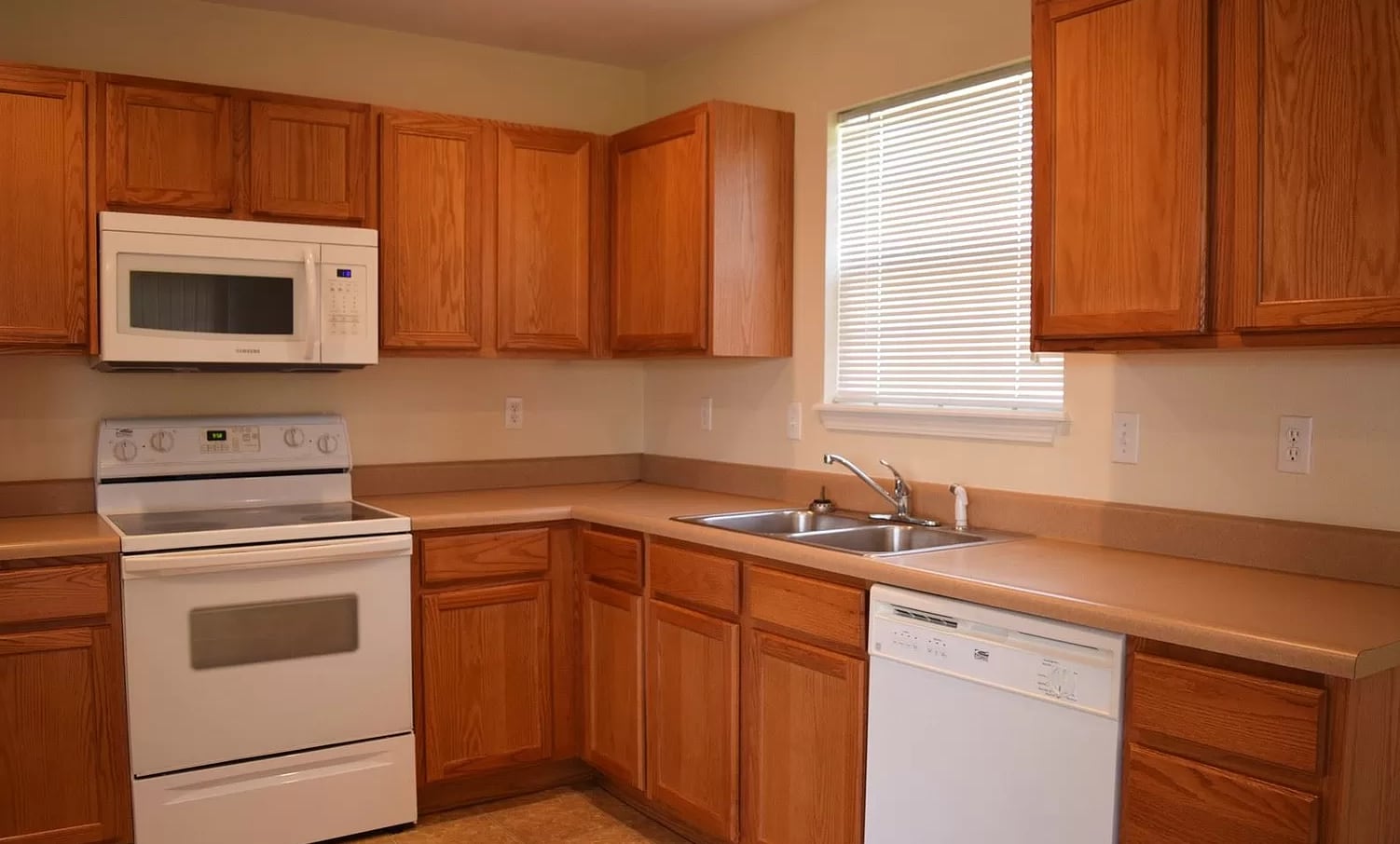 Kitchen - 24353 Tanglewood Rd