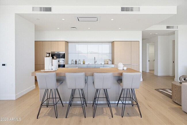 Building Photo - 4849 N Camelback Rdg Dr