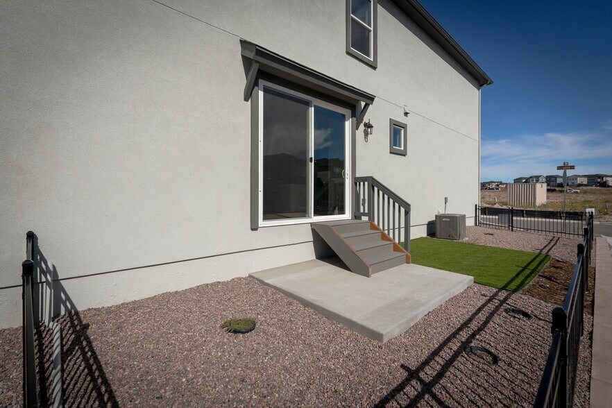 Building Photo - 6373 Scrabble Vw