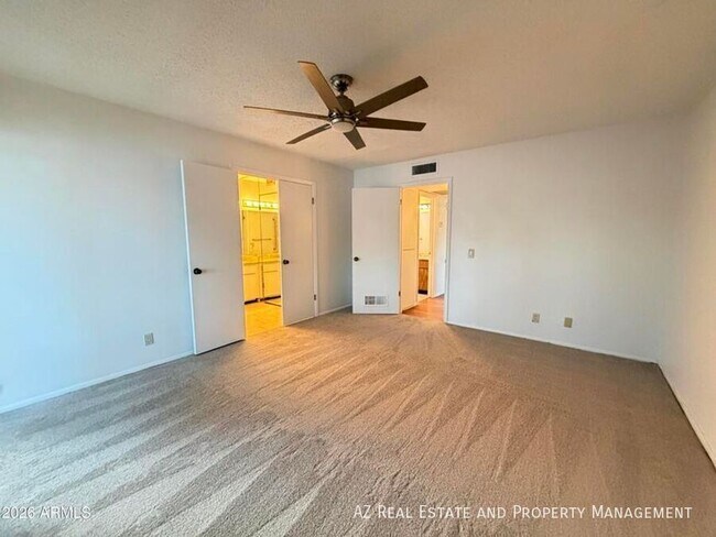 Building Photo - 2901 W Sierra St