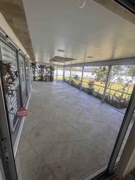 Building Photo - Beautiful 3 Bedroom Priced to Rent