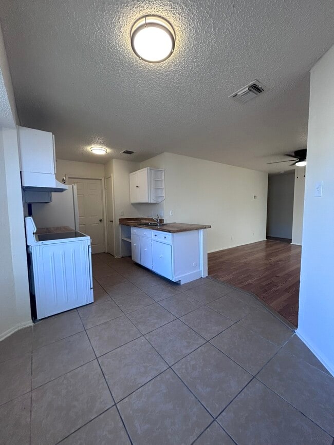 Building Photo - 4047 Indian Sunrise