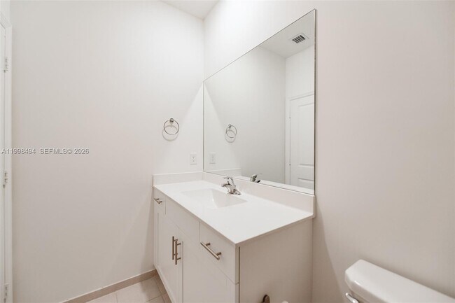 Building Photo - 640 NE 207th St