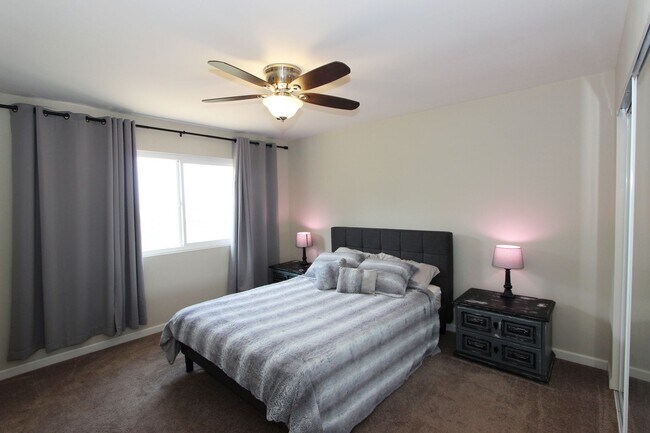 Building Photo - 4 Bedroom 2 Bathroom Home  - Move in special