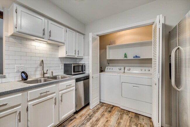 Building Photo - "Fully Furnished Charming 3-Bedroom Home in Pineville!"