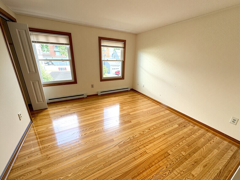 Building Photo - 10 Waverly Pl