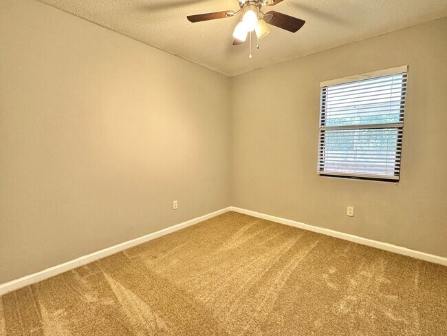 Building Photo - AVAILABLE AUGUST 2025 [PET FRIENDLY]