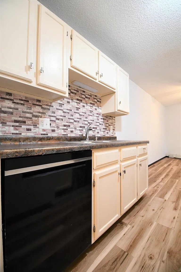 kitchen - 2930 Blaisdell Ave