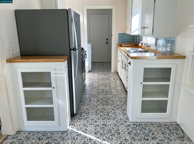 Building Photo - 192 Viewmont Ave