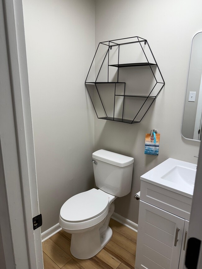 Building Photo - 1905 Walnut Ridge Dr