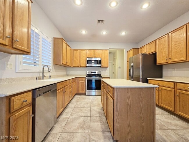 Building Photo - 533 Carmel Mesa Dr
