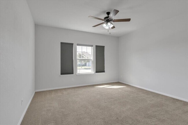 Building Photo - 223 Clearlake Dr