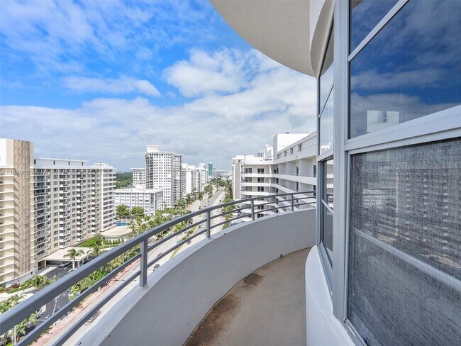 Building Photo - 5555 Collins Ave