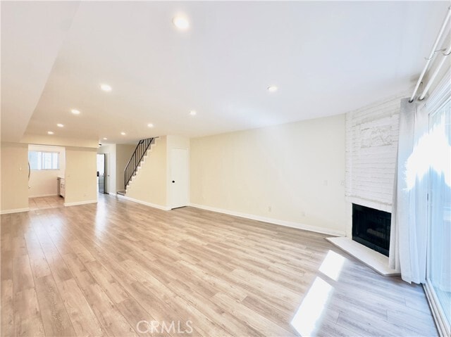 Building Photo - 525 E Verdugo Ave