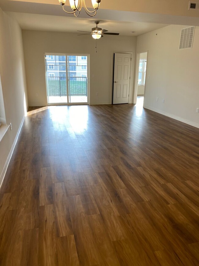 Building Photo - Pent House Suite for Rent
