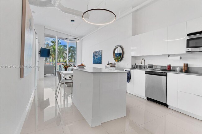 Building Photo - 3029 NE 188th St