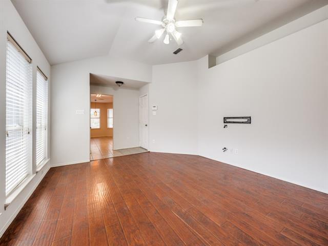 Building Photo - 1009 Savage Dr