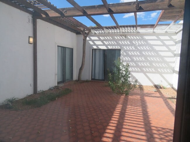 Building Photo - Clean 2 Bedroom, 2 Bath Town House for Rent